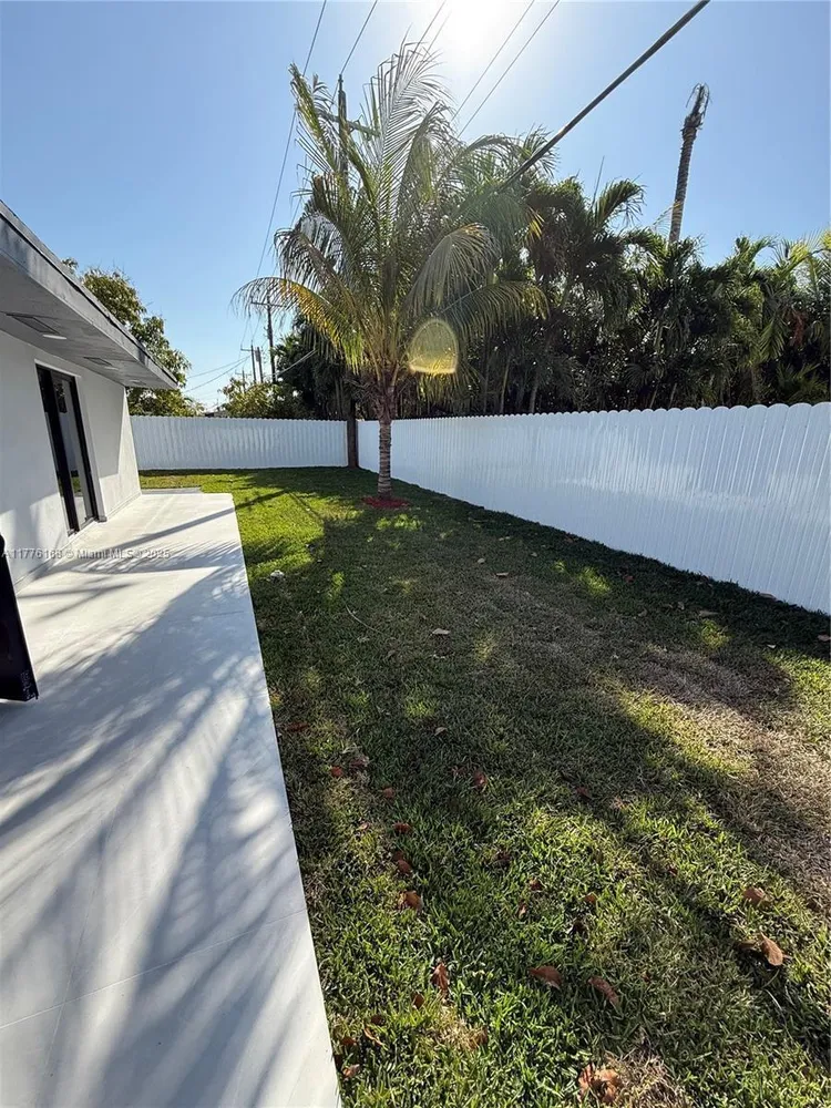 9950 SW 55th St, Miami, FL 33165
