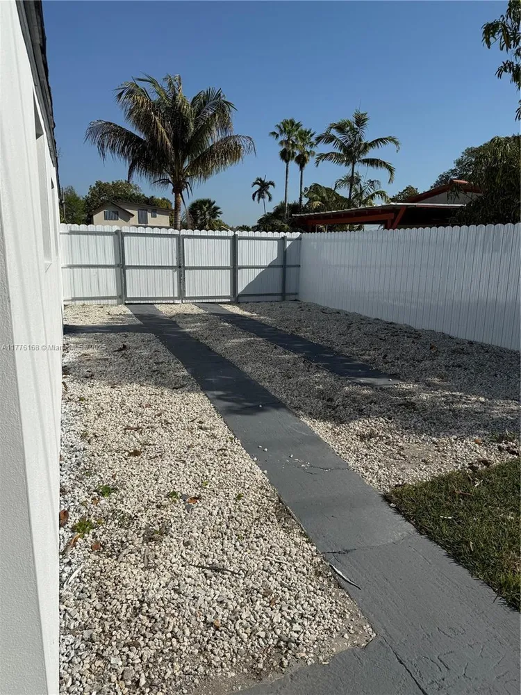 9950 SW 55th St, Miami, FL 33165