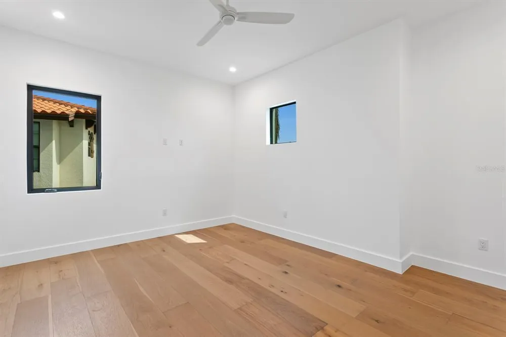 2087 Michigan Ave NE, St Petersburg, FL 33703