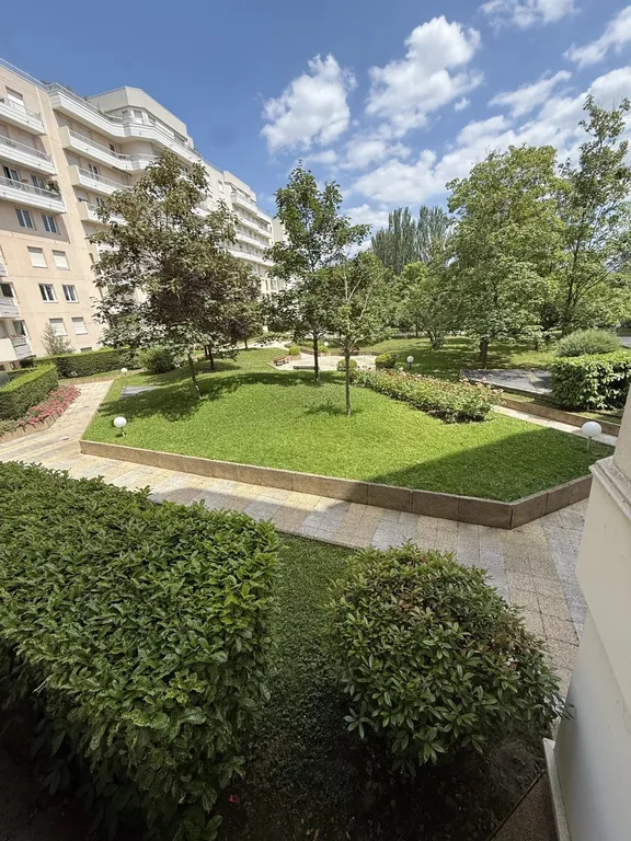 Issy-les-Moulineaux, 92130, France