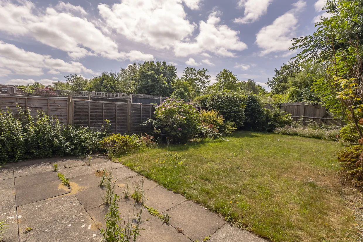 Longford Close, Hampton, TW12 photo 4