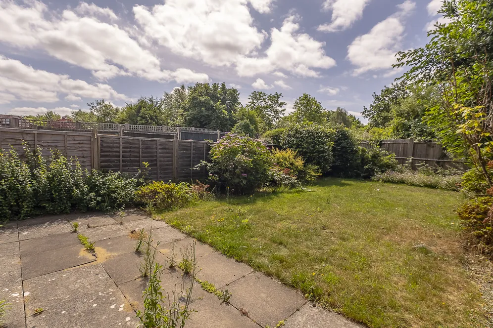 Longford Close, Hampton, TW12 photo 4
