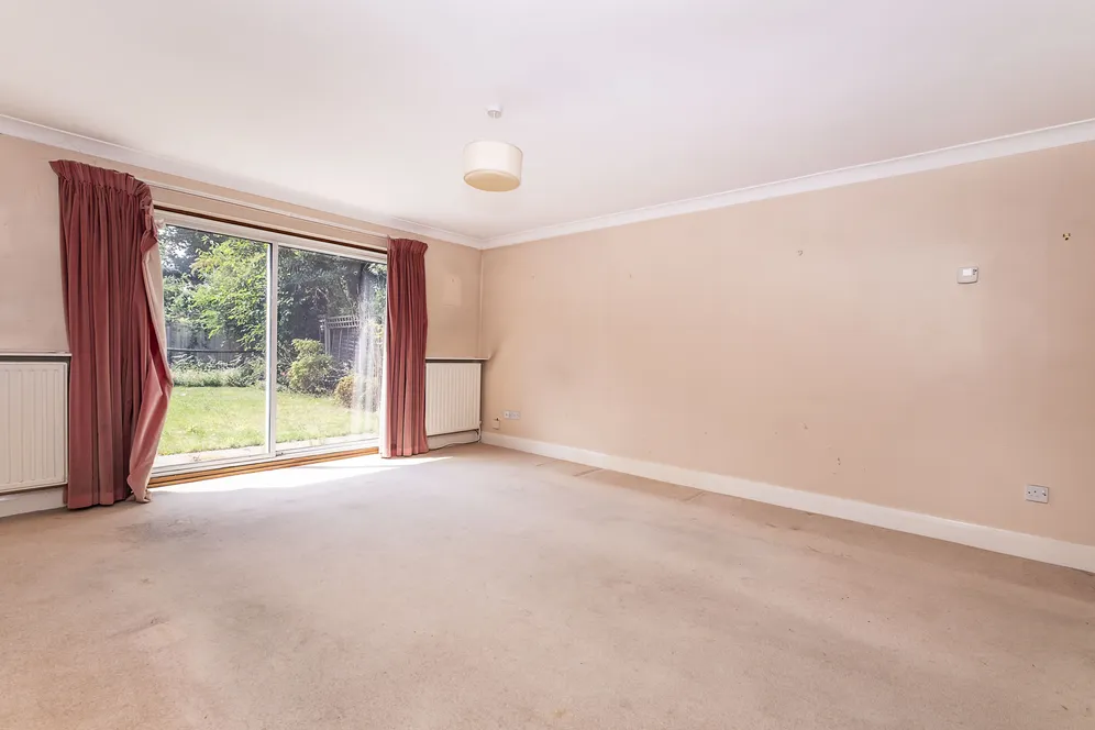 Longford Close, Hampton, TW12 photo 5
