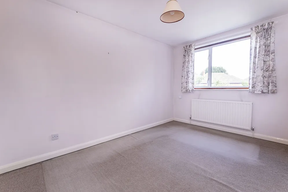 Longford Close, Hampton, TW12 photo 8