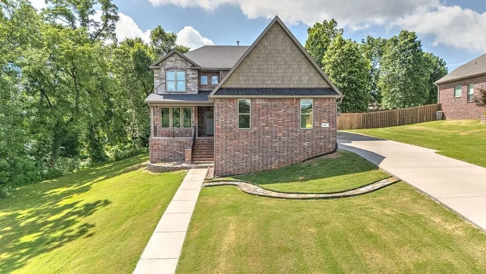 481 Whitcliff Dr, Cave Springs, AR 72718