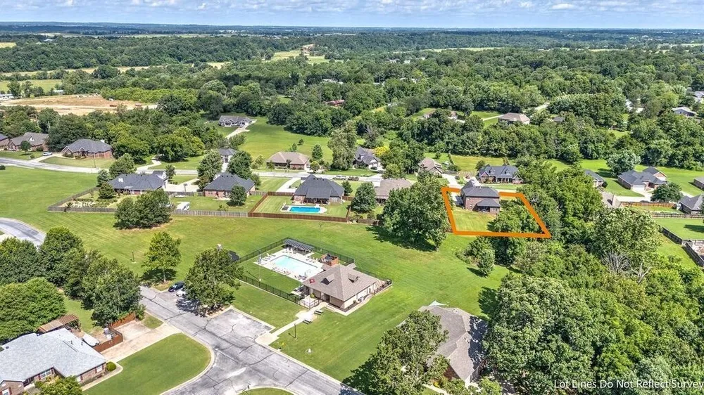 481 Whitcliff Dr, Cave Springs, AR 72718