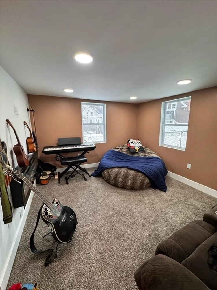 2 Harrison Pl, Lowell, MA 01850