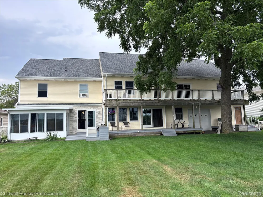 39883 Duluth St, Harrison Township, MI 48045-1511