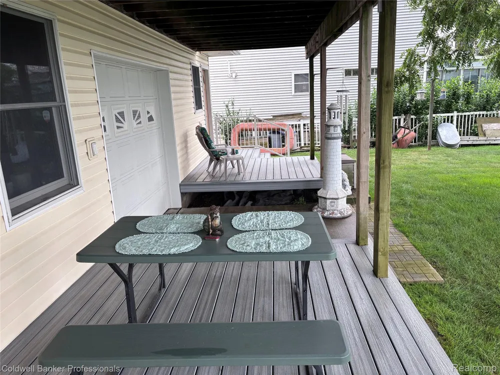 39883 Duluth St, Harrison Township, MI 48045-1511