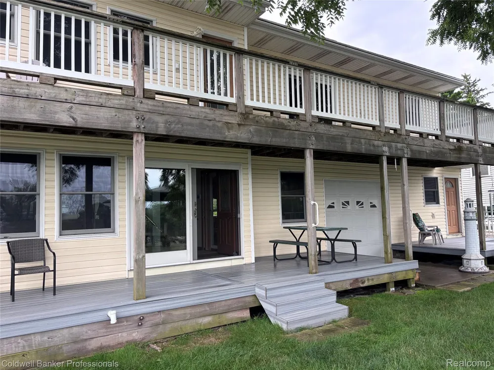 39883 Duluth St, Harrison Township, MI 48045-1511
