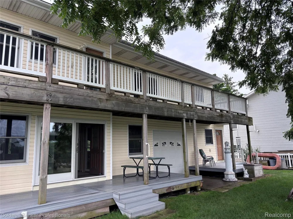 39883 Duluth St, Harrison Township, MI 48045-1511