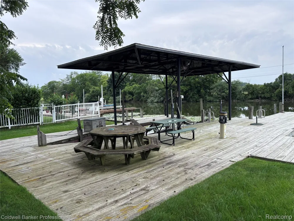 39883 Duluth St, Harrison Township, MI 48045-1511