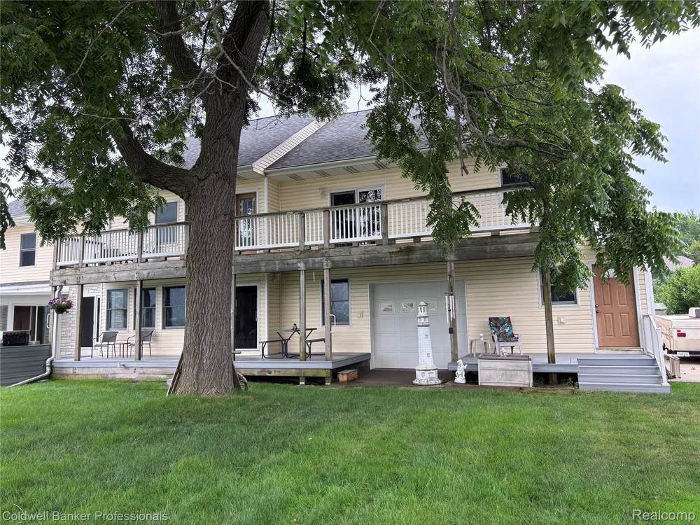 39883 Duluth St, Harrison Township, MI 48045-1511
