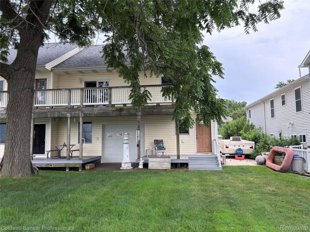 39883 Duluth St, Harrison Township, MI 48045-1511