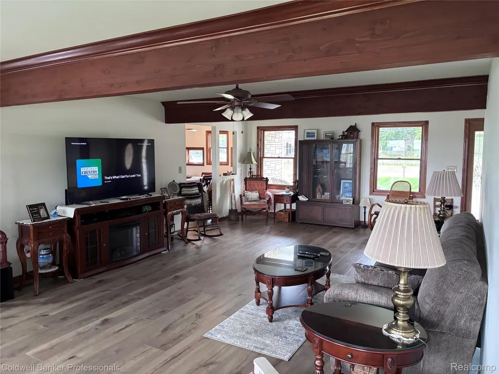 39883 Duluth St, Harrison Township, MI 48045-1511