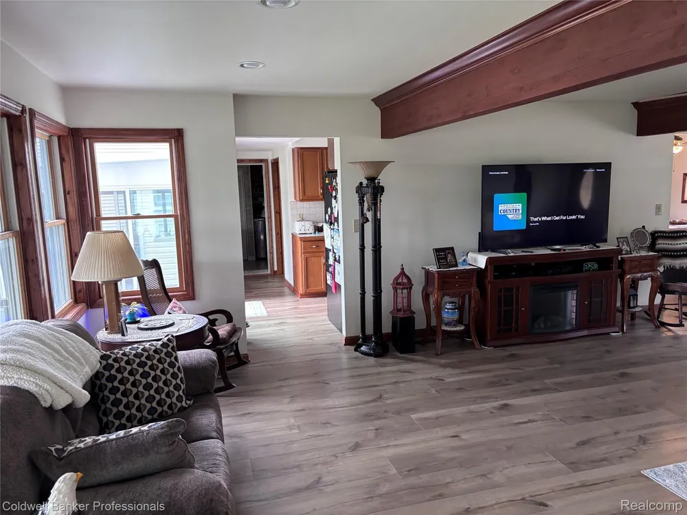 39883 Duluth St, Harrison Township, MI 48045-1511