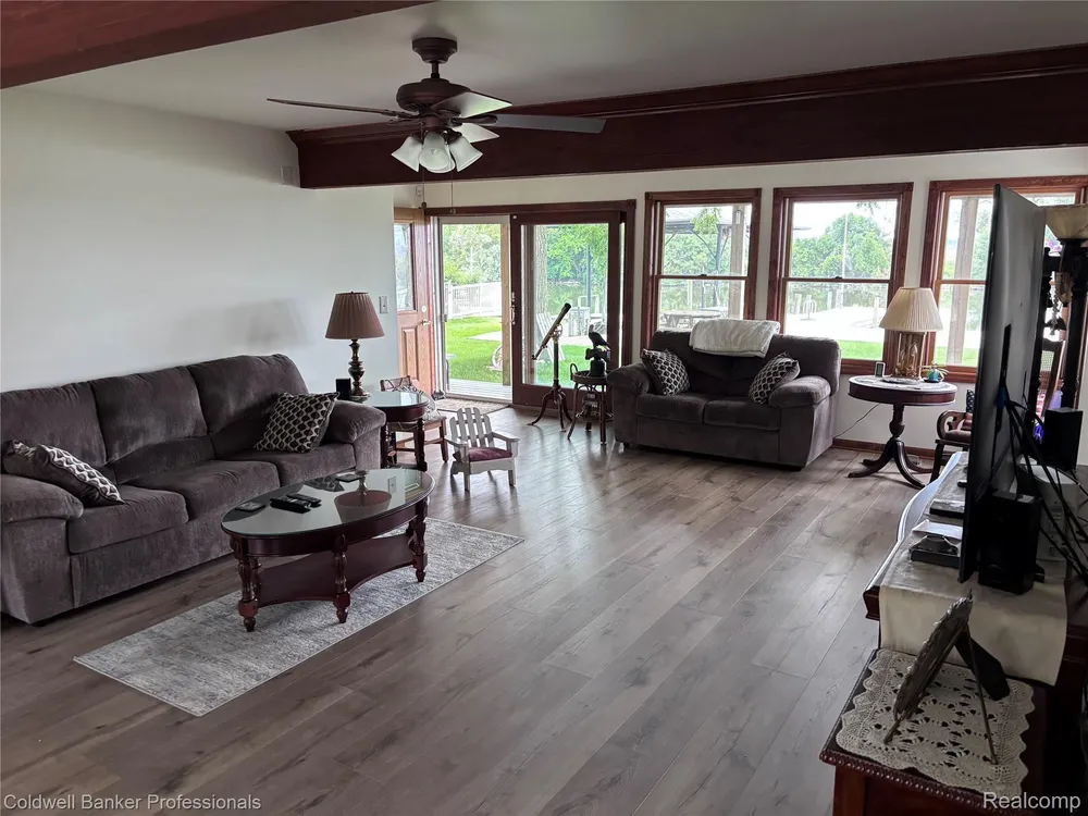 39883 Duluth St, Harrison Township, MI 48045-1511