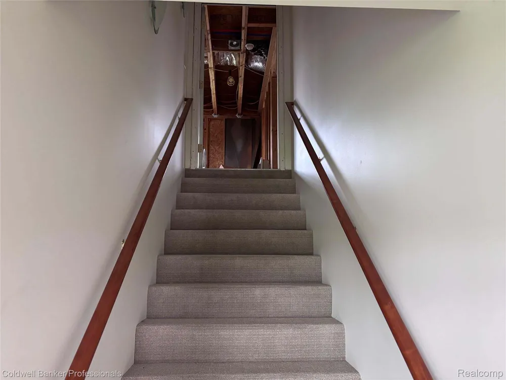 39883 Duluth St, Harrison Township, MI 48045-1511