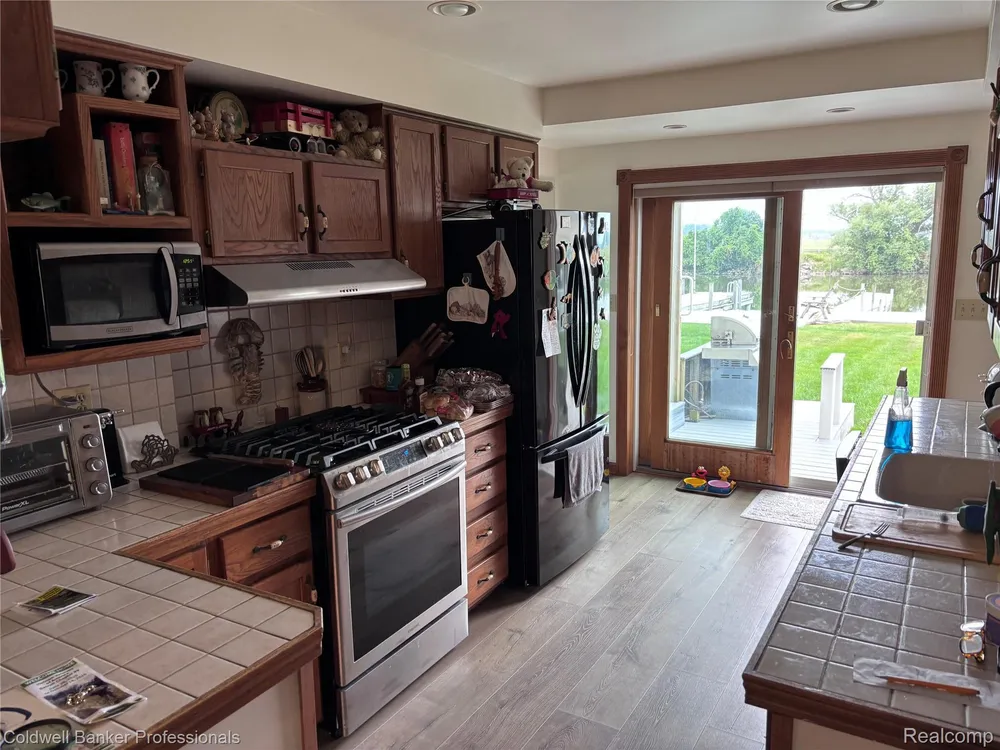 39883 Duluth St, Harrison Township, MI 48045-1511