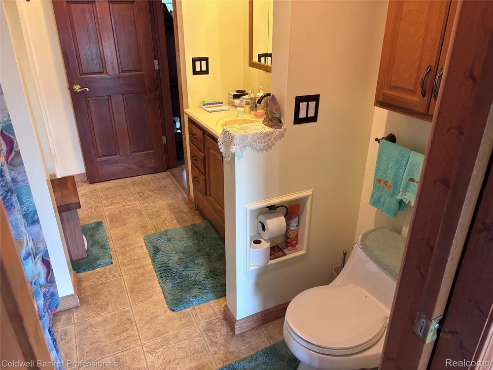 39883 Duluth St, Harrison Township, MI 48045-1511