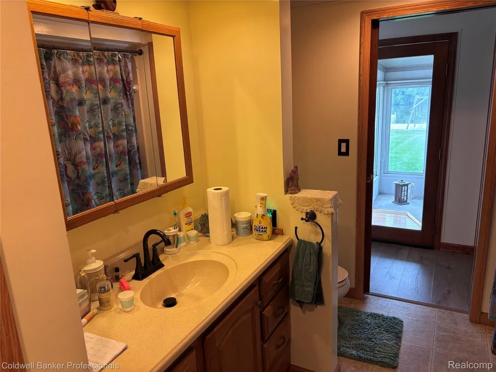 39883 Duluth St, Harrison Township, MI 48045-1511