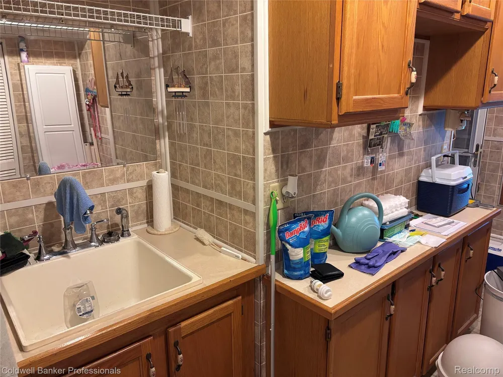 39883 Duluth St, Harrison Township, MI 48045-1511