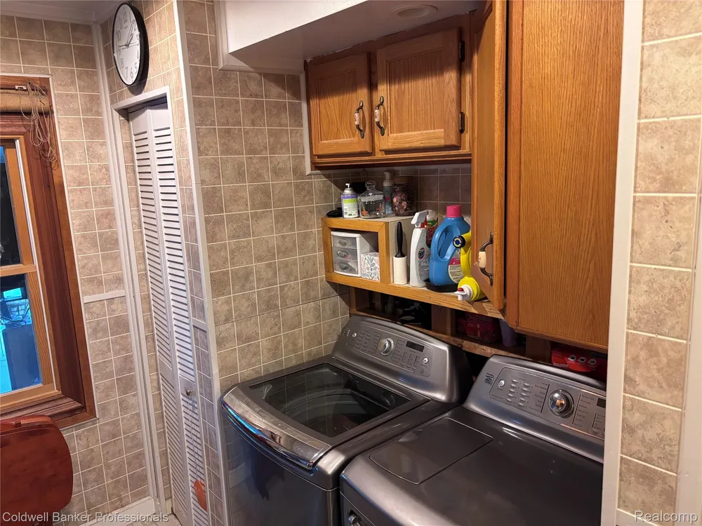 39883 Duluth St, Harrison Township, MI 48045-1511