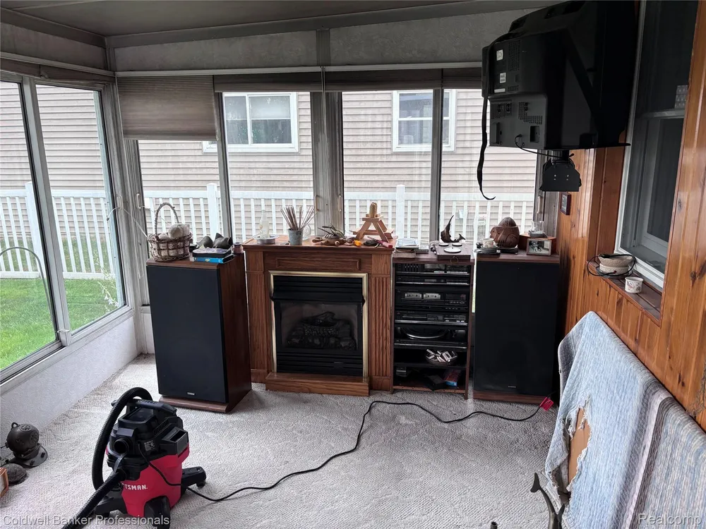 39883 Duluth St, Harrison Township, MI 48045-1511