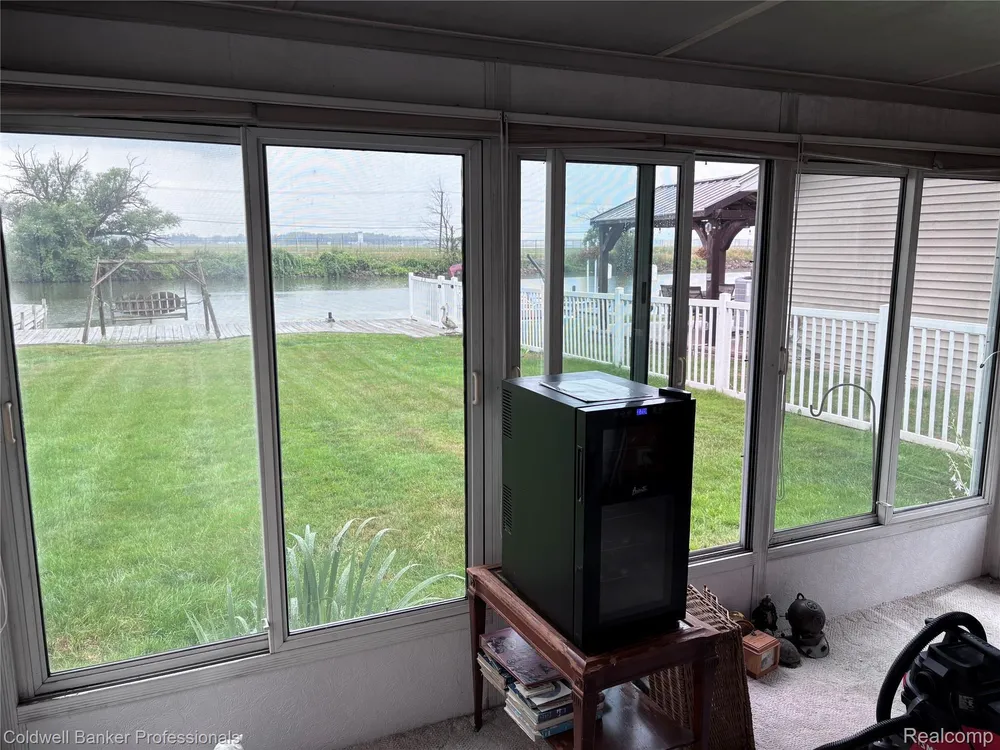 39883 Duluth St, Harrison Township, MI 48045-1511
