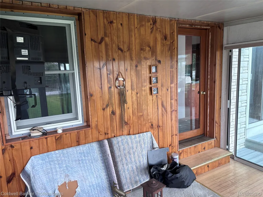 39883 Duluth St, Harrison Township, MI 48045-1511