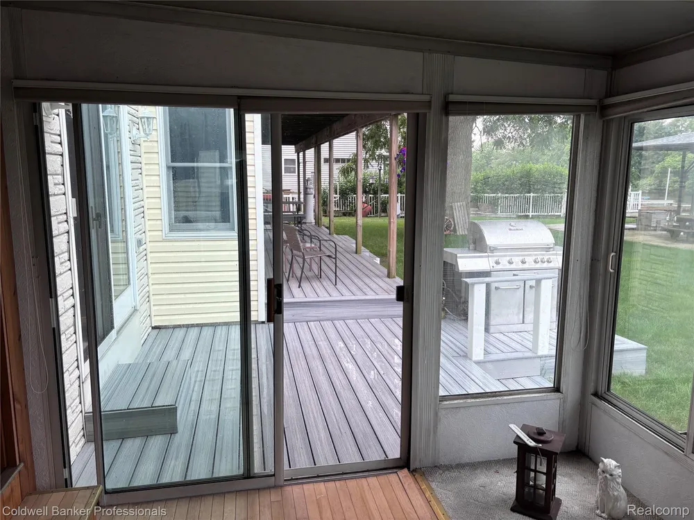 39883 Duluth St, Harrison Township, MI 48045-1511