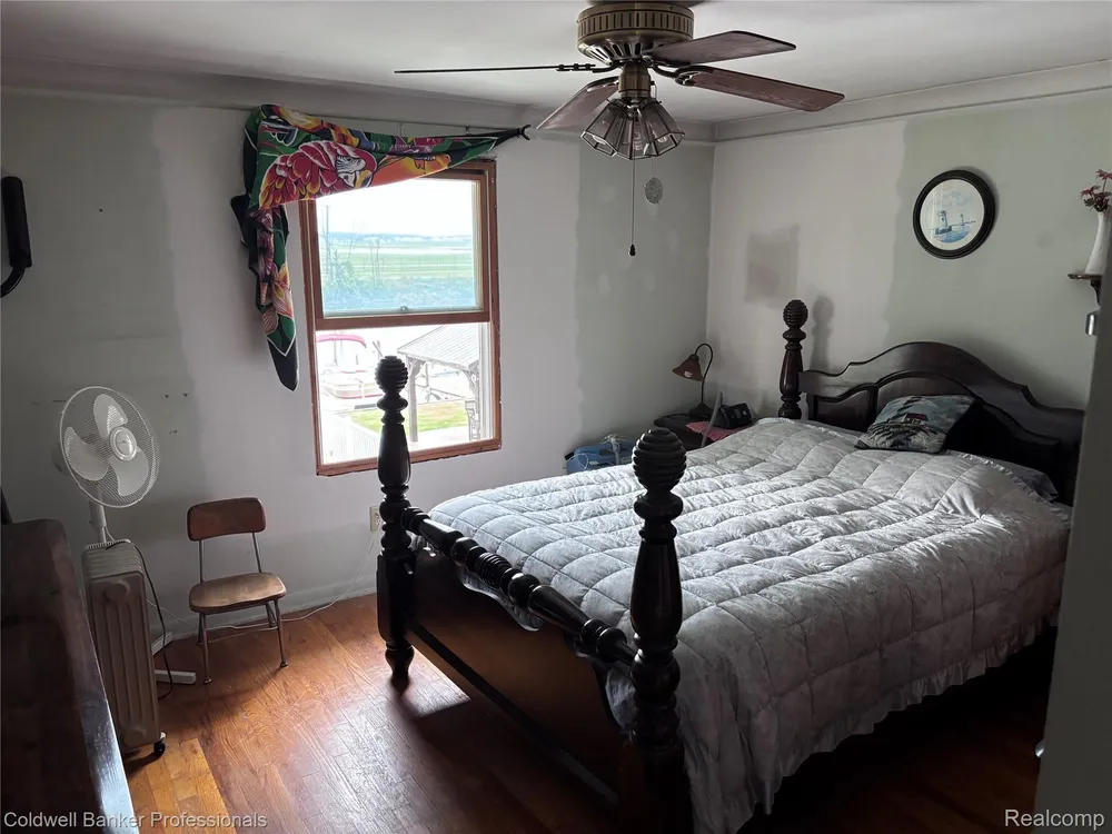 39883 Duluth St, Harrison Township, MI 48045-1511