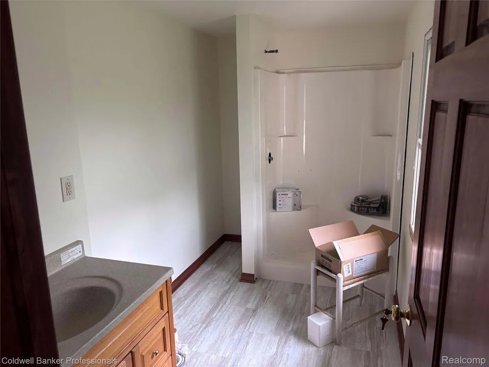 39883 Duluth St, Harrison Township, MI 48045-1511