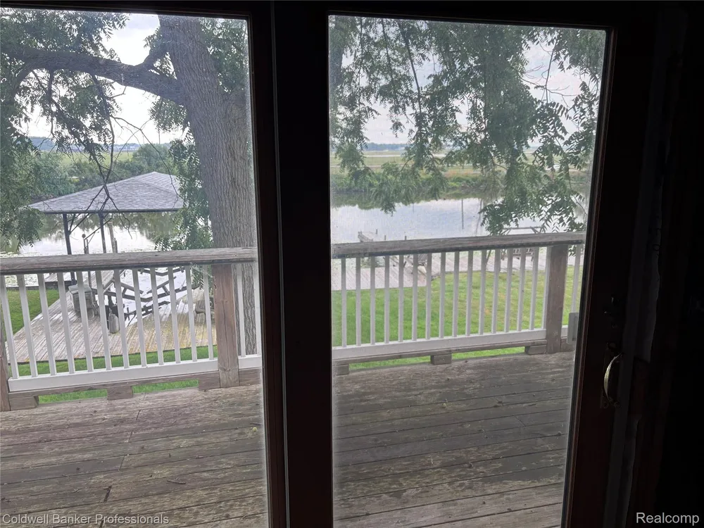 39883 Duluth St, Harrison Township, MI 48045-1511