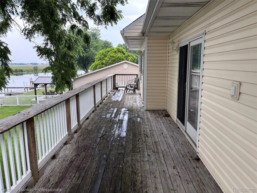 39883 Duluth St, Harrison Township, MI 48045-1511