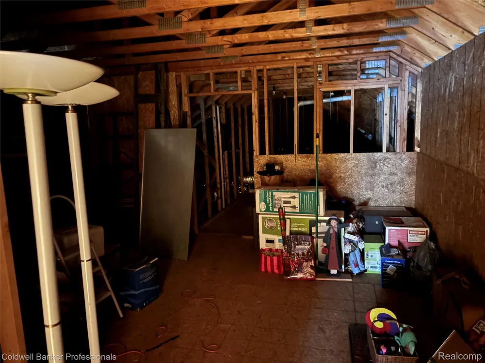 39883 Duluth St, Harrison Township, MI 48045-1511