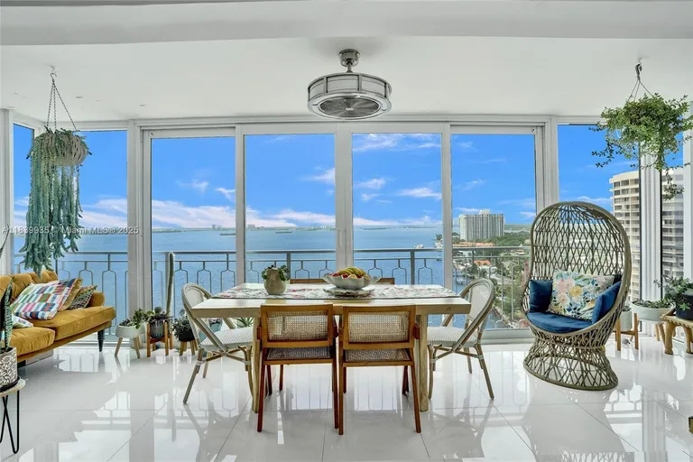 11111 Biscayne Blvd, Miami, FL 33181