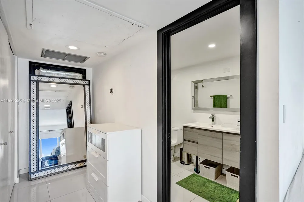 11111 Biscayne Blvd, Miami, FL 33181