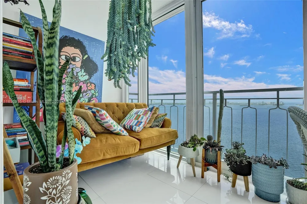 11111 Biscayne Blvd, Miami, FL 33181