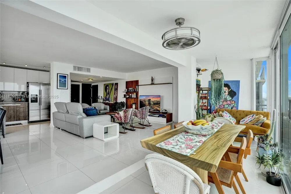 11111 Biscayne Blvd, Miami, FL 33181