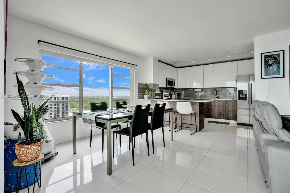 11111 Biscayne Blvd, Miami, FL 33181