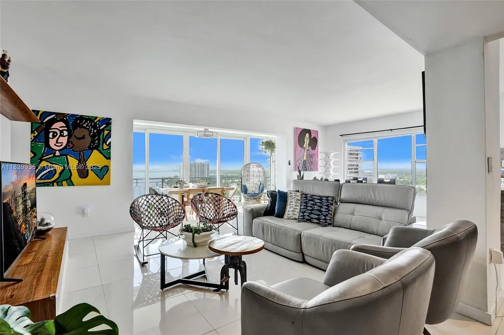 11111 Biscayne Blvd, Miami, FL 33181