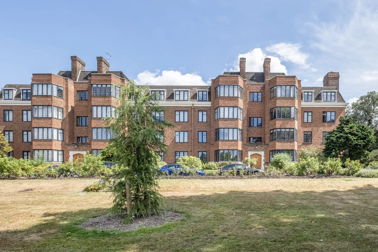 Manor Fields, London, SW15 photo 12