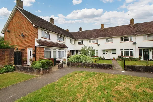 1 bedroom property to let in Ifield Drive, Ifield - £1,200 pcm