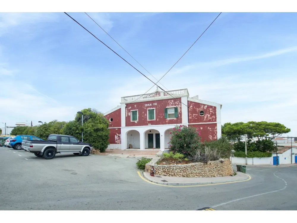 3, Es Castell