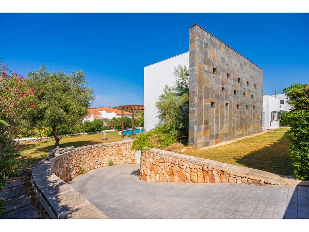 61, Mahón
