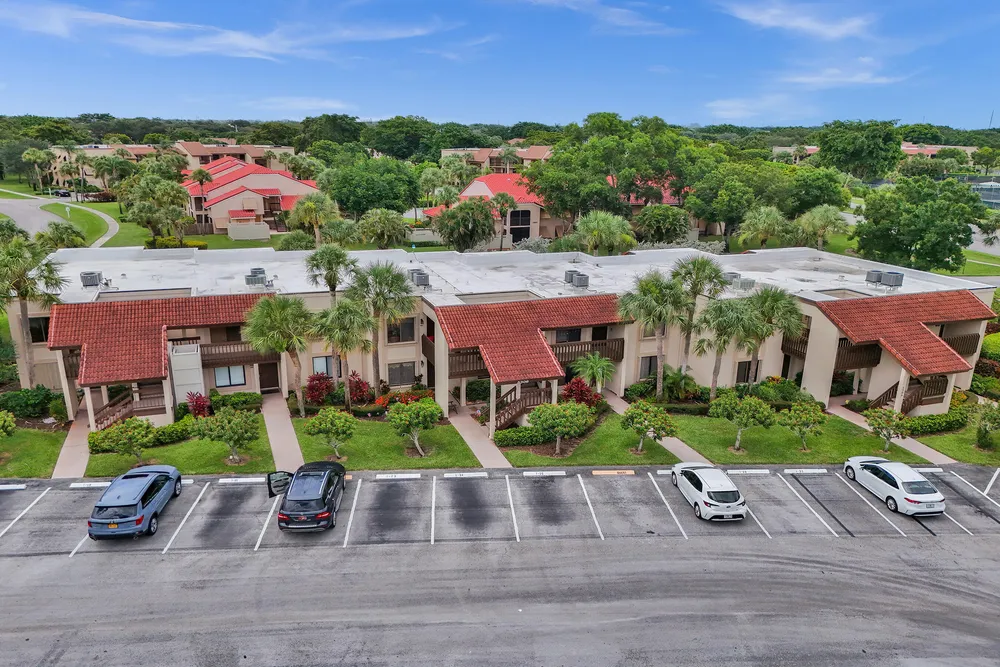 5306 Cedar Lake Dr, Boynton Beach, FL 33437