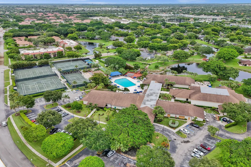 5306 Cedar Lake Dr, Boynton Beach, FL 33437