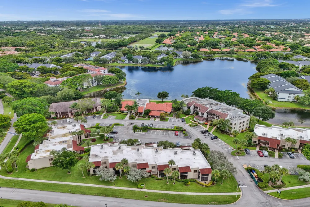 5306 Cedar Lake Dr, Boynton Beach, FL 33437