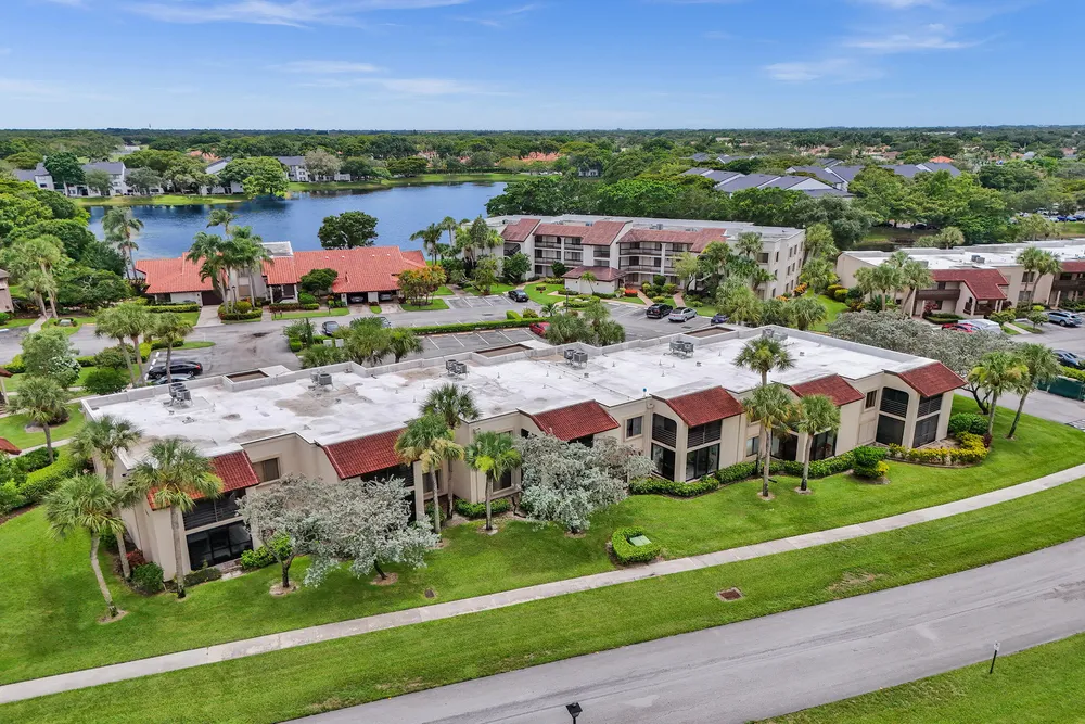 5306 Cedar Lake Dr, Boynton Beach, FL 33437
